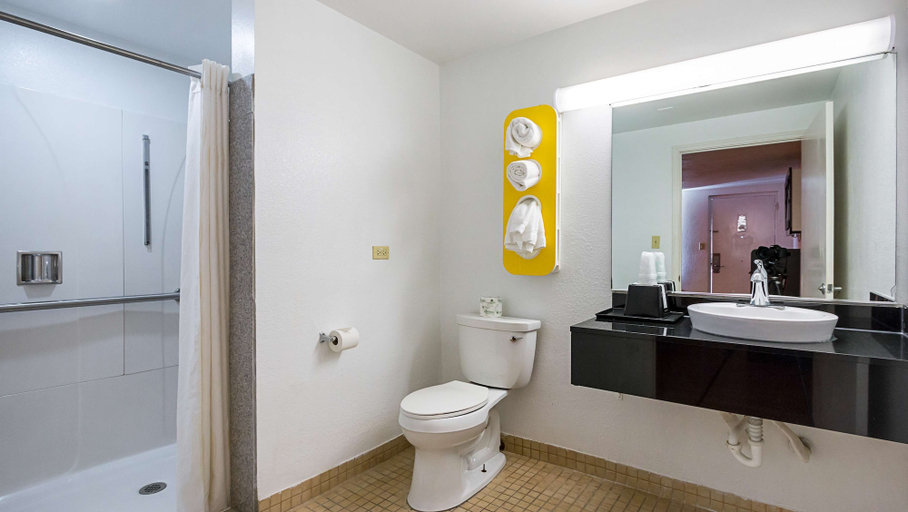 Bathroom 4, Motel 6 Round Rock, TX, Williamson