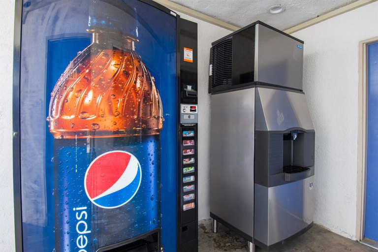Food & Drinks 5, Motel 6 San Bernardino, CA - Downtown, San Bernardino