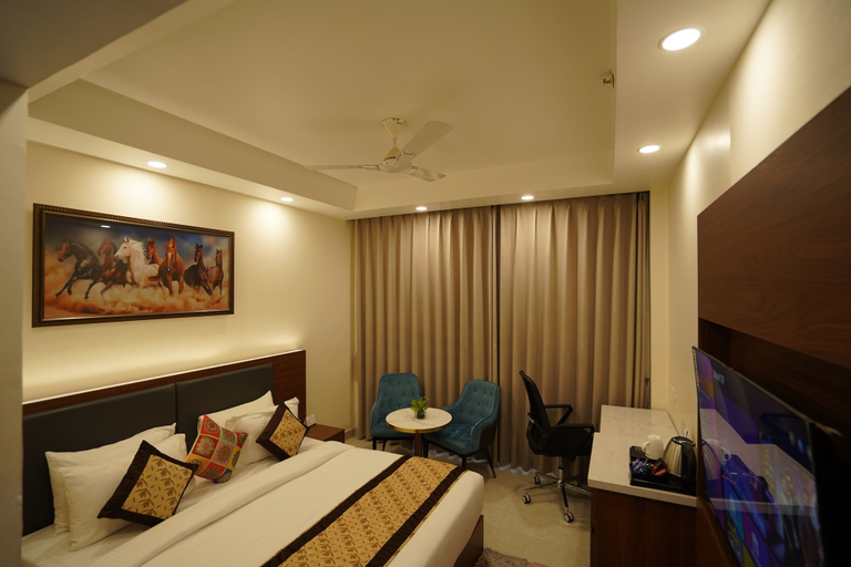 Bedroom 2, Hotel Luxe Opera NH8 - 7km from IGI Delhi Airport, Delhi