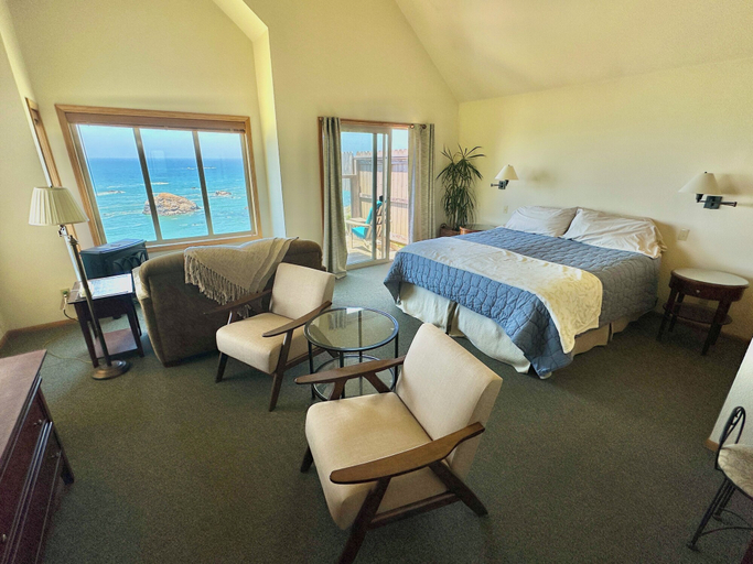 Bedroom 3, Turtle Rocks Oceanfront Inn, Humboldt