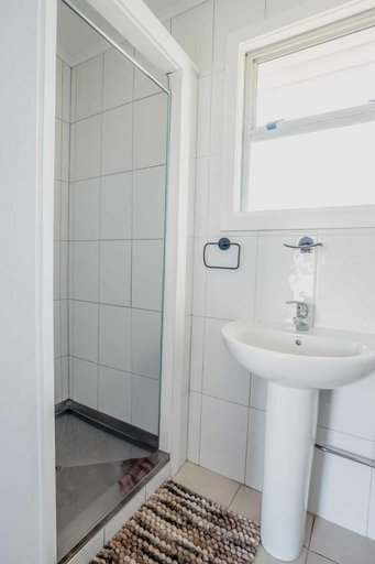 Bathroom 3, Frimley Lodge Motel, Hastings city