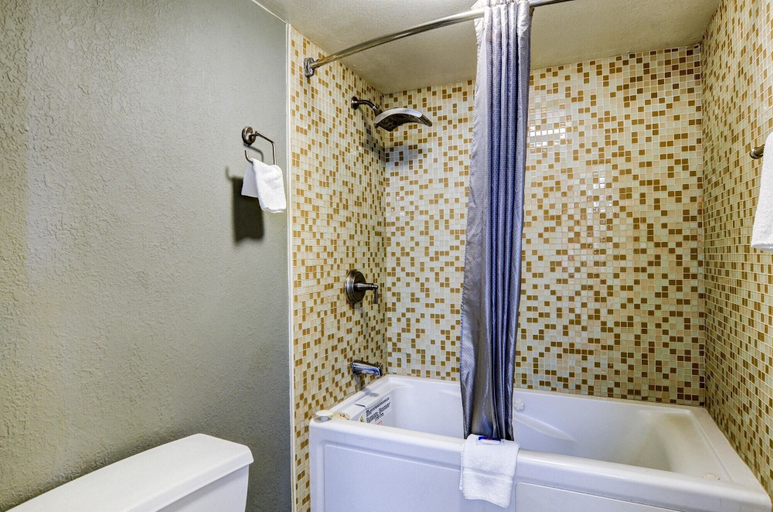 Bathroom 4, Motel 6 Greenwood Village, CO - Denver - South Tech Center, Arapahoe