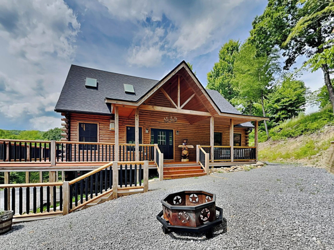 Exterior & Views 1, Sunset Bluff by Taylor Made Deep Creek, Garrett