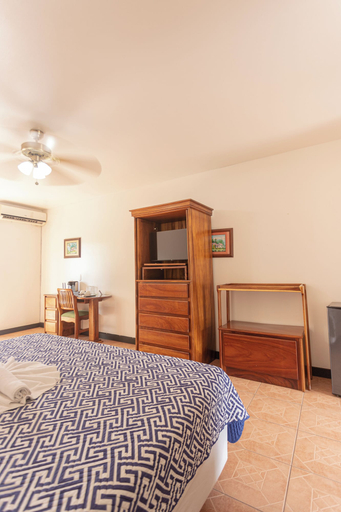 Bedroom 2, Inn on the Park, Aguirre