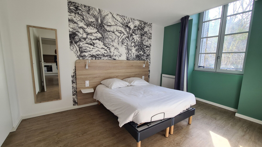 Bedroom 4, PREMIERE PIERRE, Gironde