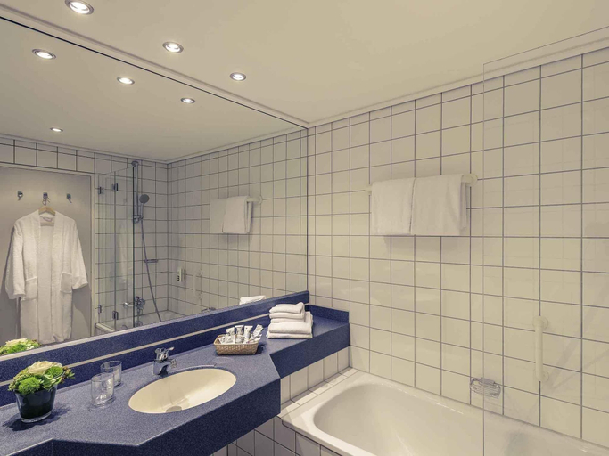 Bathroom 4, Mercure Hotel Trier Porta Nigra, Trier