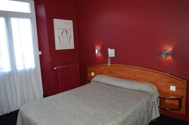 Bedroom 3, Le Central Hôtel Bar, Pyrénées-Atlantiques