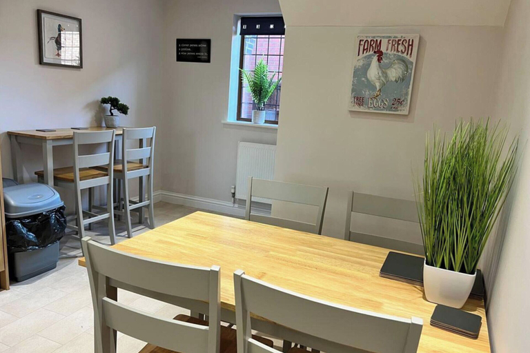 Food & Drinks, 2-bed House - Sleeps 6 - Garden, Parking, Wifi, Lincolnshire