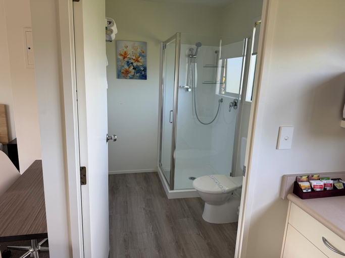 Bathroom 5, Coromandel Court Motel, Thames-Coromandel