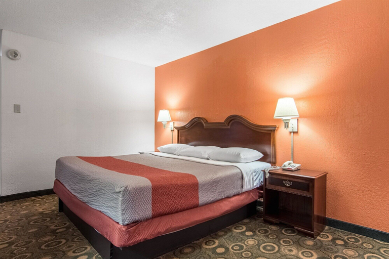 Bedroom 3, Motel 6 Hope, AR, Hempstead