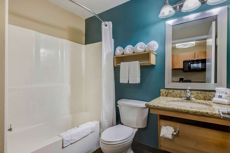 Bathroom 4, Studio 6 Lenexa, KS - Overland Park, Kansas City