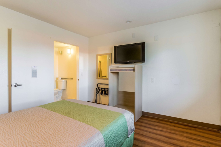 Bedroom 3, Motel 6 Needles, CA, San Bernardino