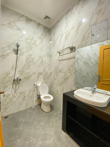 Bathroom 5, Ully Hotel, Solok
