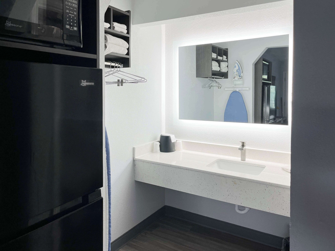 Bathroom 4, Studio 6 Suites - Lafayette, IN, Tippecanoe