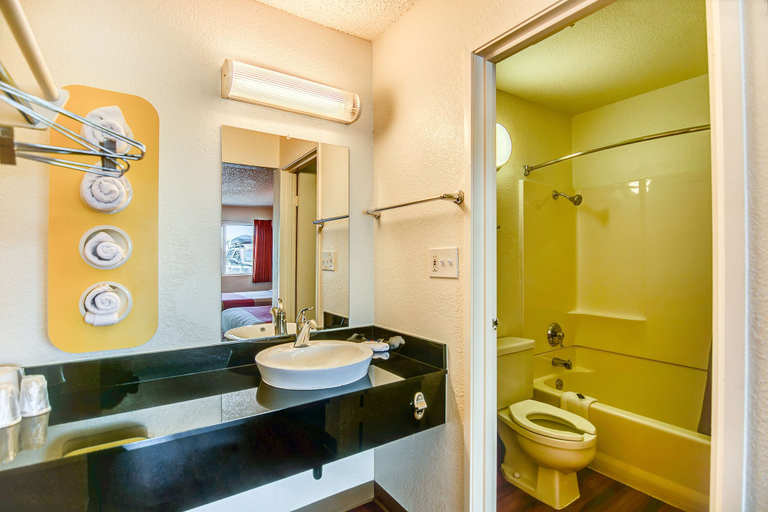 Bathroom 4, Motel 6 Stockton, CA - Charter Way West, San Joaquin