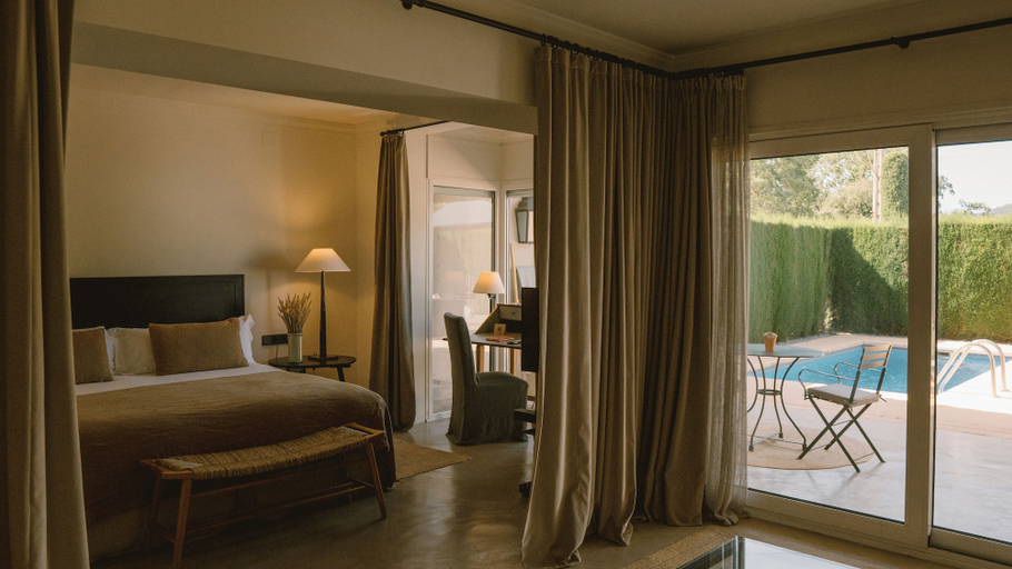 Bedroom 4, Mas de Torrent Hotel & Spa, Relais & Chateaux, Girona