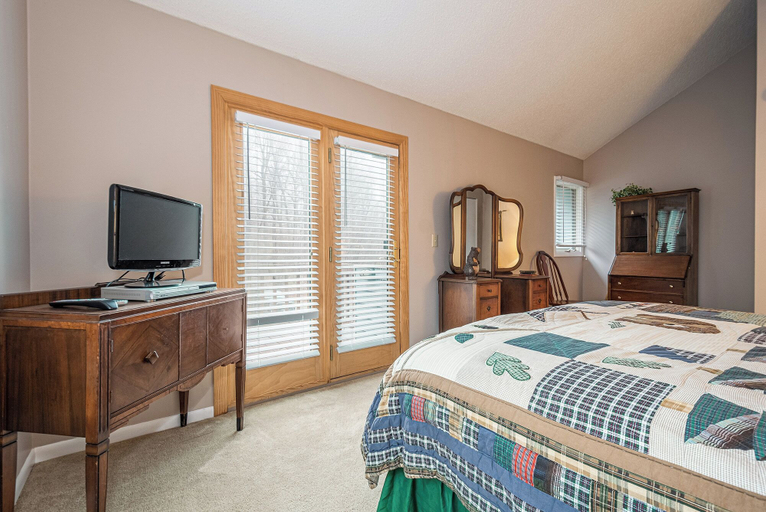 Bedroom 2, Beary Relaxing by Taylor Made Deep Creek, Garrett