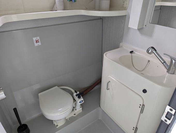 Bathroom, Boats & Yachts at Zehdenick Harbor by Kuhnle‑Tours, Oberhavel