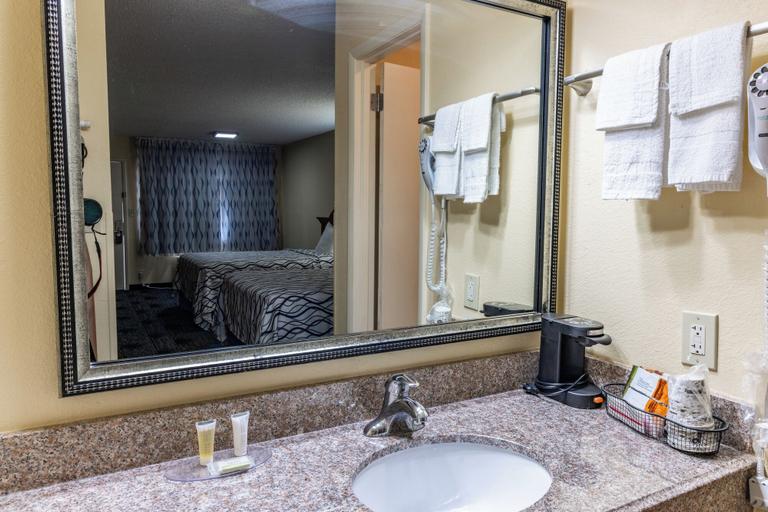 Bathroom 5, Boerne Inn and Suites, Kendall