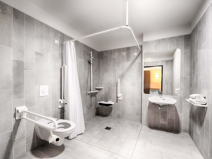 Bathroom 5, B&B Hotel Rostock-Hafen, Rostock