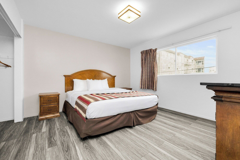 Bedroom 3, Motel 6 San Francisco, CA – Great Highway, San Francisco