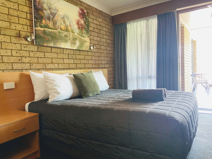 Bedroom 4, Muswellbrook Motor Inn, Muswellbrook