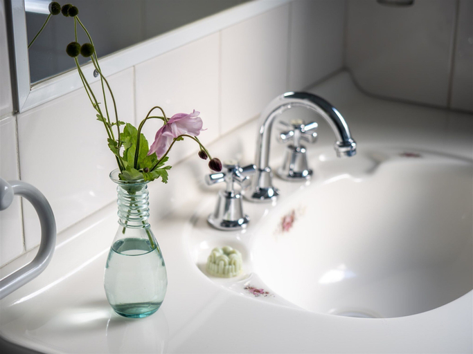 Bathroom 5, Serenity House Pemberton, Manjimup