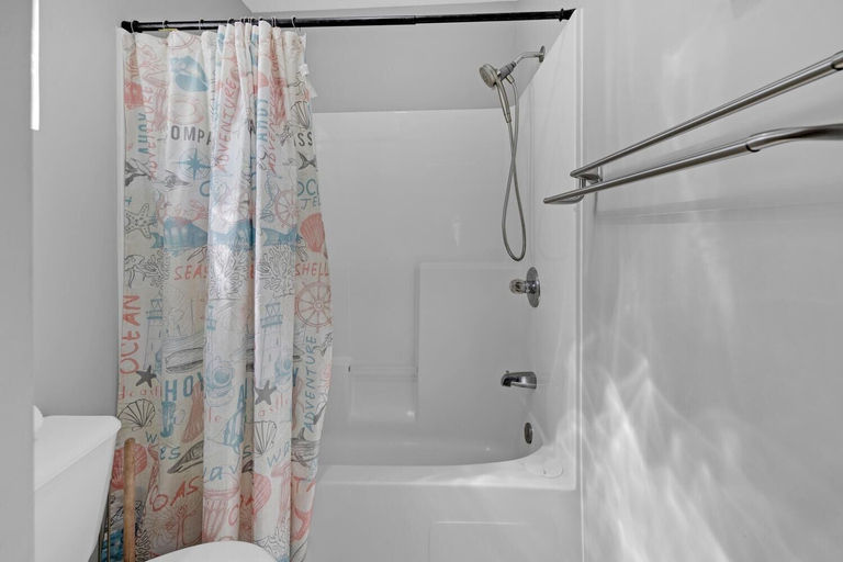 Bathroom 3, Sand Castles West T24, Bay