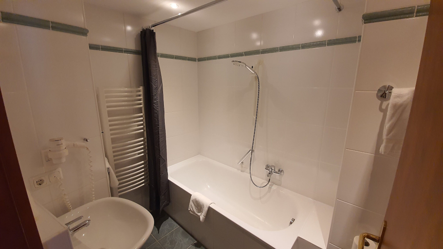 Bathroom 5, Hotel Der Tannenbaum, München