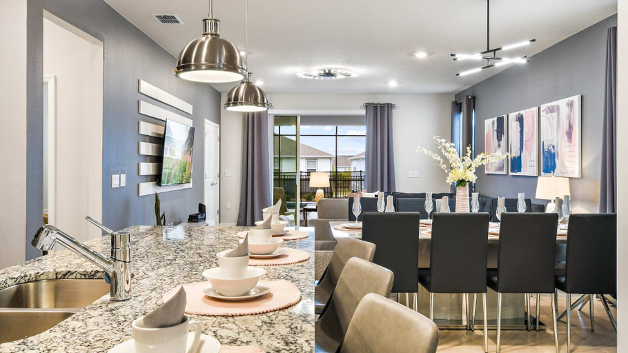 Food & Drinks 5, Spacious Home: Private Pool & Resort Access, Polk