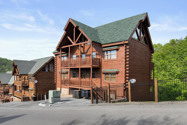 Exterior & Views 2, Mountain Theatre Lodge by Jackson Mountain Rentals, Sevier