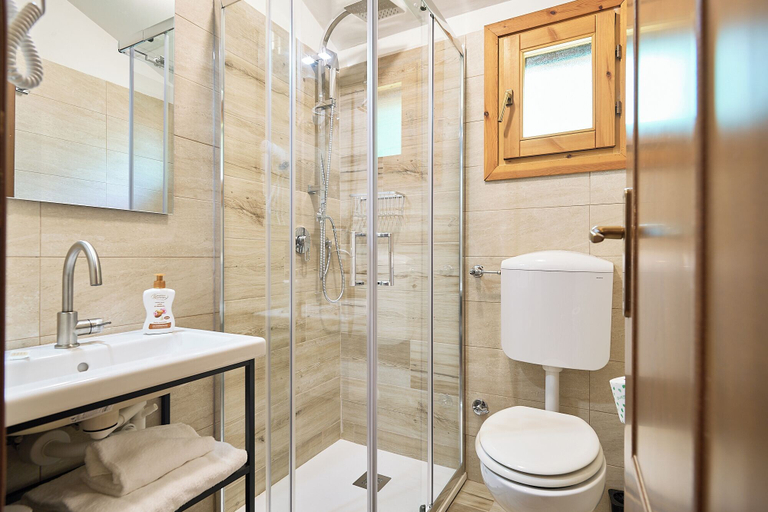 Bathroom 3, Caravelle Camping Village, Savona