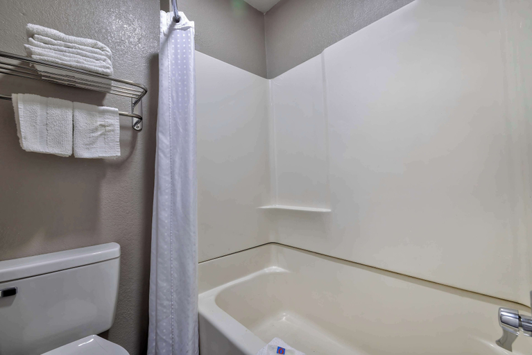 Bathroom 4, Studio 6 Little Rock, AR - South, Pulaski