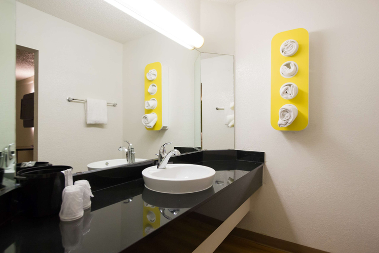 Bathroom 4, Motel 6 Austin, TX - Midtown, Travis
