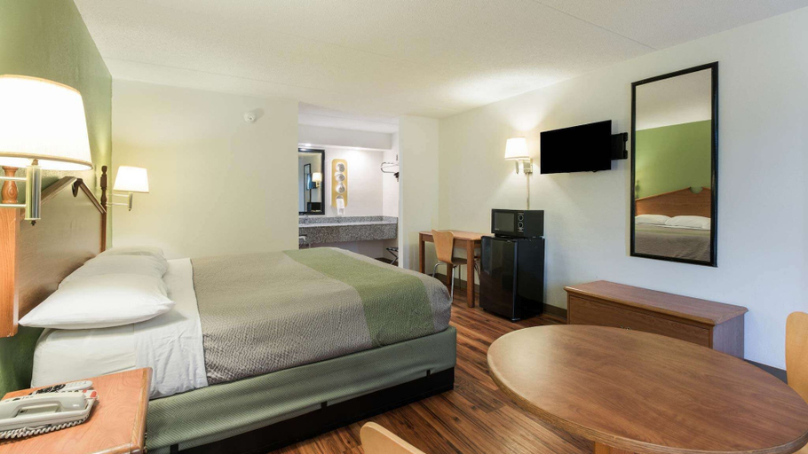 Bedroom 2, Motel 6 Pulaski, TN, Giles