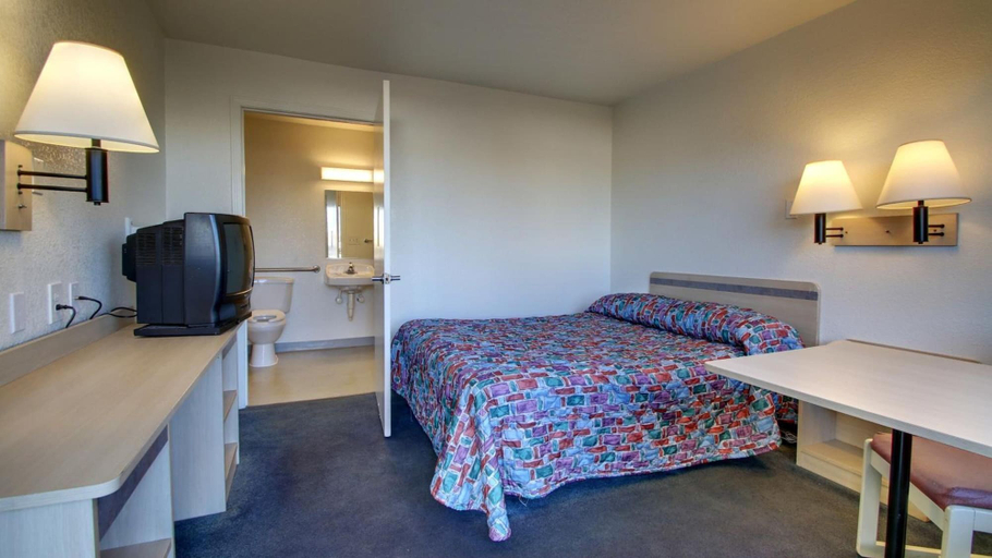Bedroom 3, Motel 6 Owensboro, KY, Daviess