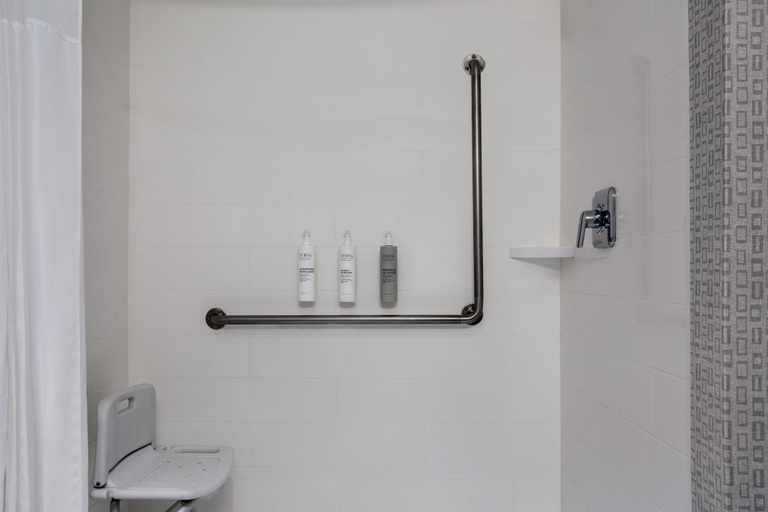 Bathroom 4, Hampton Inn by Hilton Kamloops, Thompson-Nicola