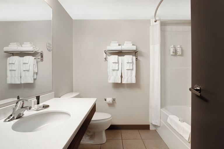 Bathroom 4, Days Inn by Wyndham Victoria Airport Sidney, Capital