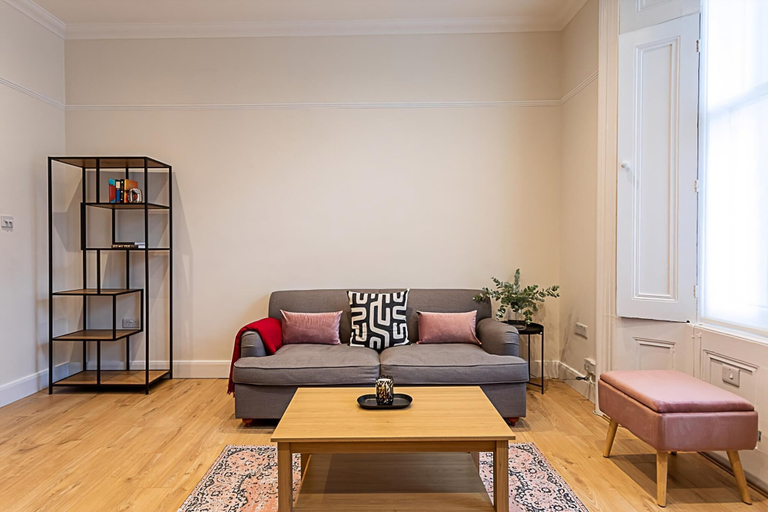 Others 5, Modern Bayswater Flat, London