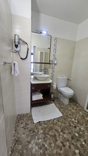 Bathroom 3, Massilia Hôtel, Bouches-du-Rhône