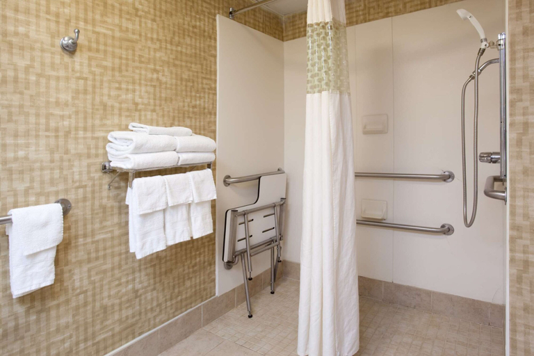 Bathroom 4, Hampton Inn Cincinnati/Kings Island, Warren