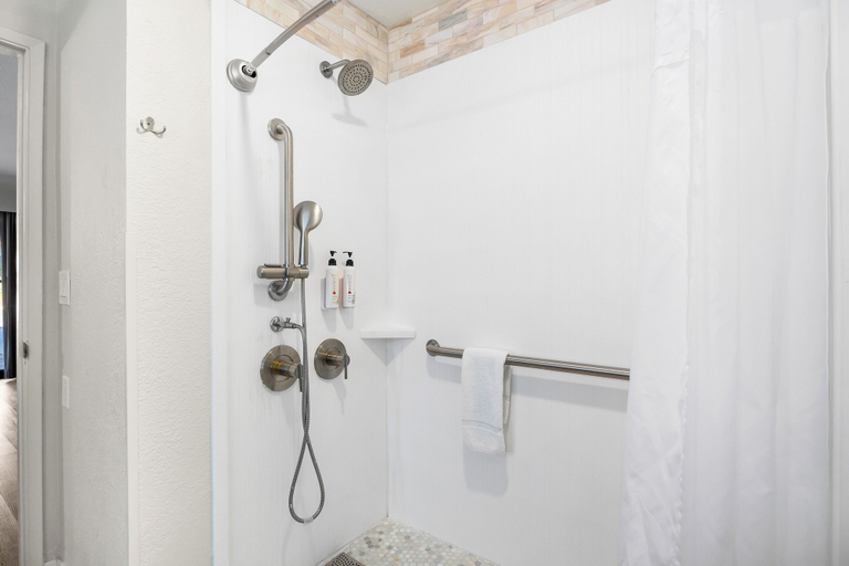 Bathroom 5, Hotel Solares, Santa Cruz