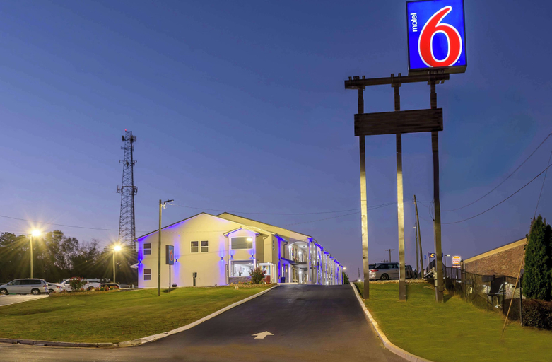 Exterior & Views 1, Motel 6 Commerce, GA, Banks