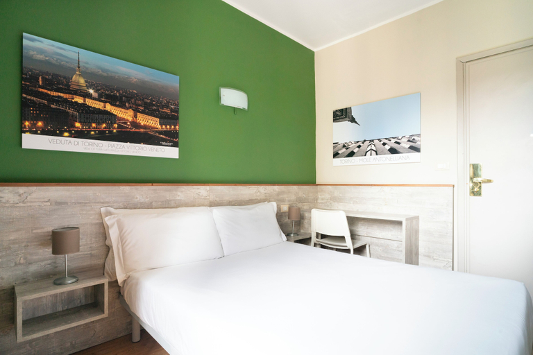 Bedroom 3, Hotel Astoria, Torino