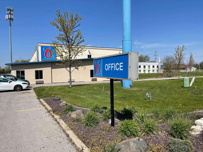 Exterior & Views 1, Studio 6 Peoria, IL, Peoria