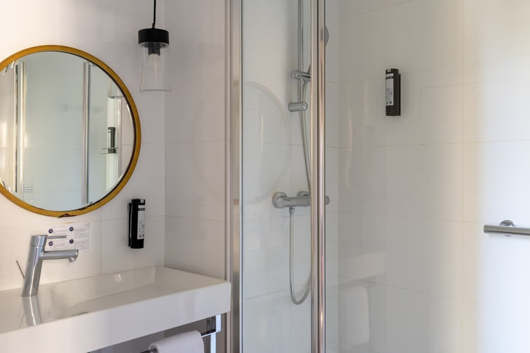 Bathroom 4, Welcome Hotel, Paris