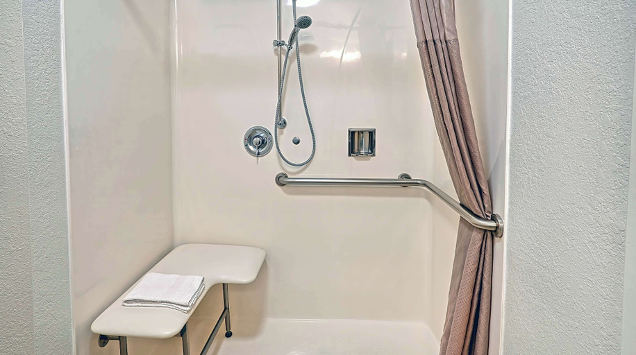 Bathroom 4, Studio 6 Suites Los Angeles, CA - Los Angeles - LAX, Los Angeles