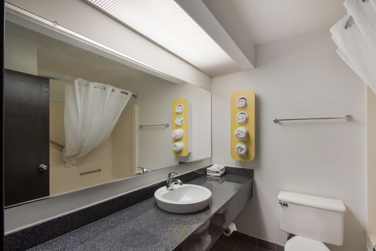 Bathroom 4, Motel 6 Rothschild, WI, Marathon