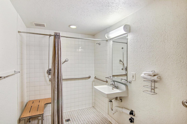 Bathroom 4, Motel 6 Goleta, CA - Santa Barbara, Santa Barbara