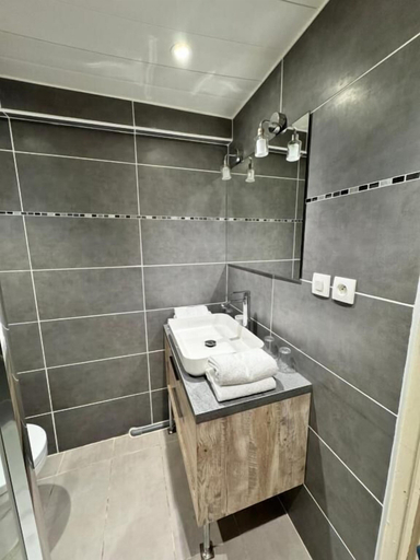 Bathroom 5, Hôtel le Galambre, Gard